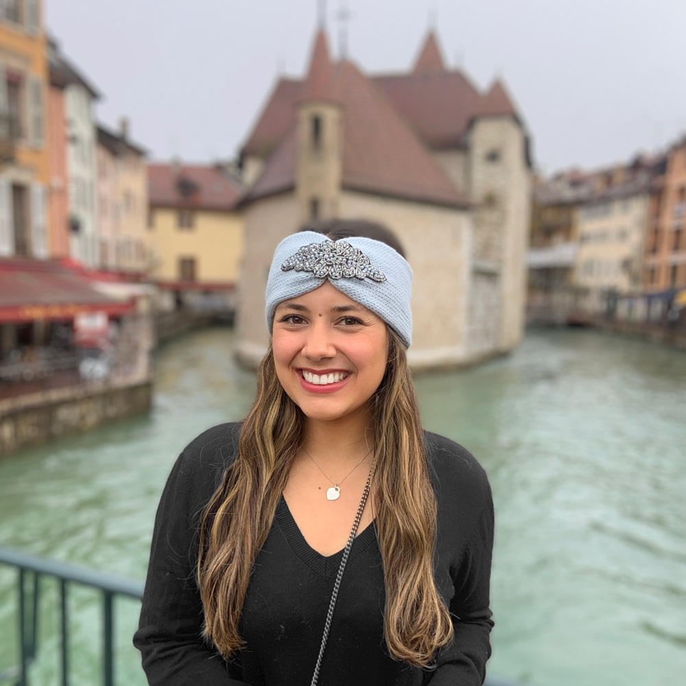 Meet your Posher, Maria fernanda